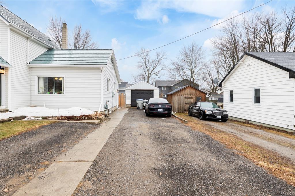 590 SIMCOE Street