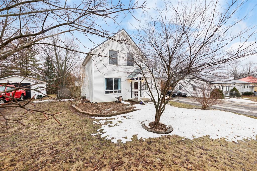 590 SIMCOE Street