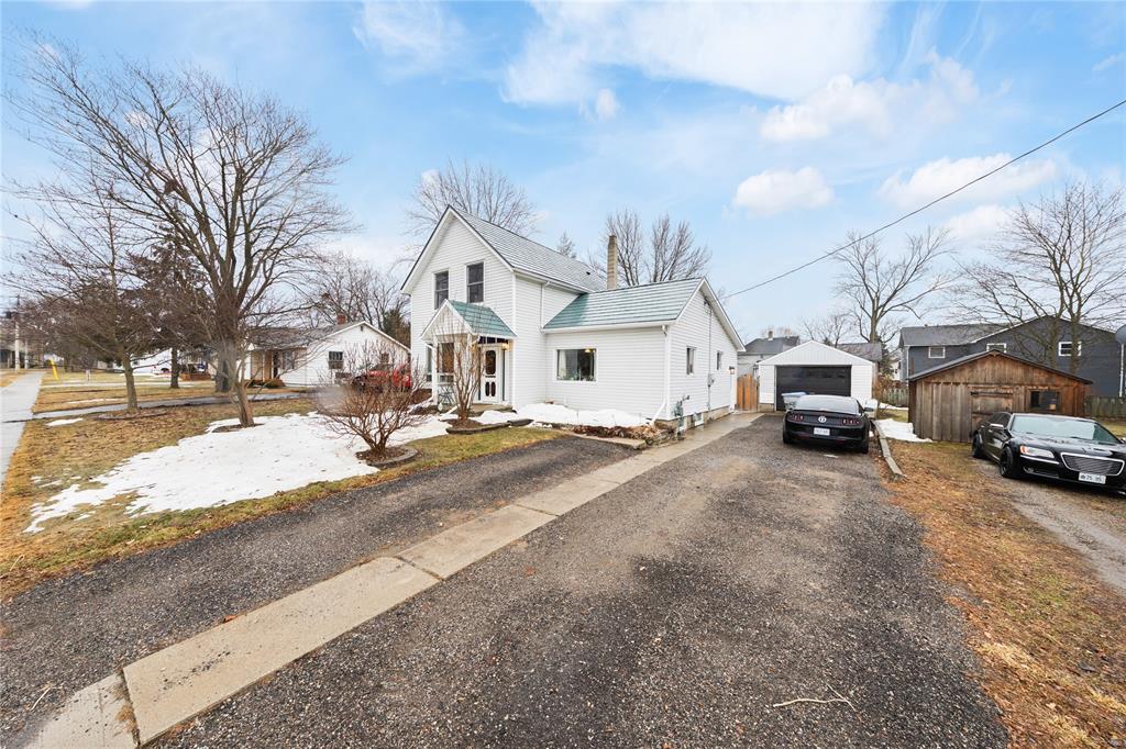 590 SIMCOE Street