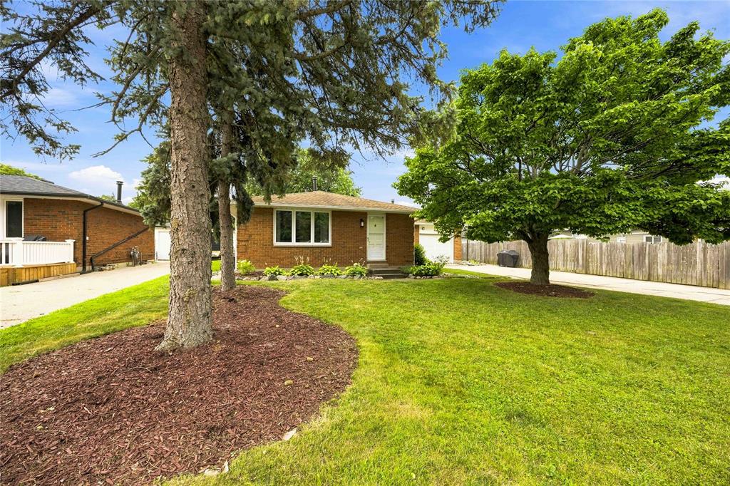 464 PARKDALE Crescent