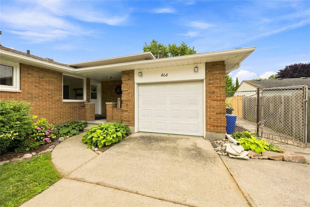 464 PARKDALE Crescent