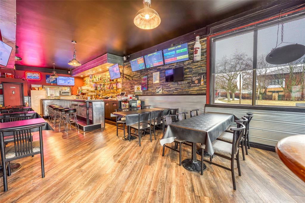1548 ST. CLAIR Parkway