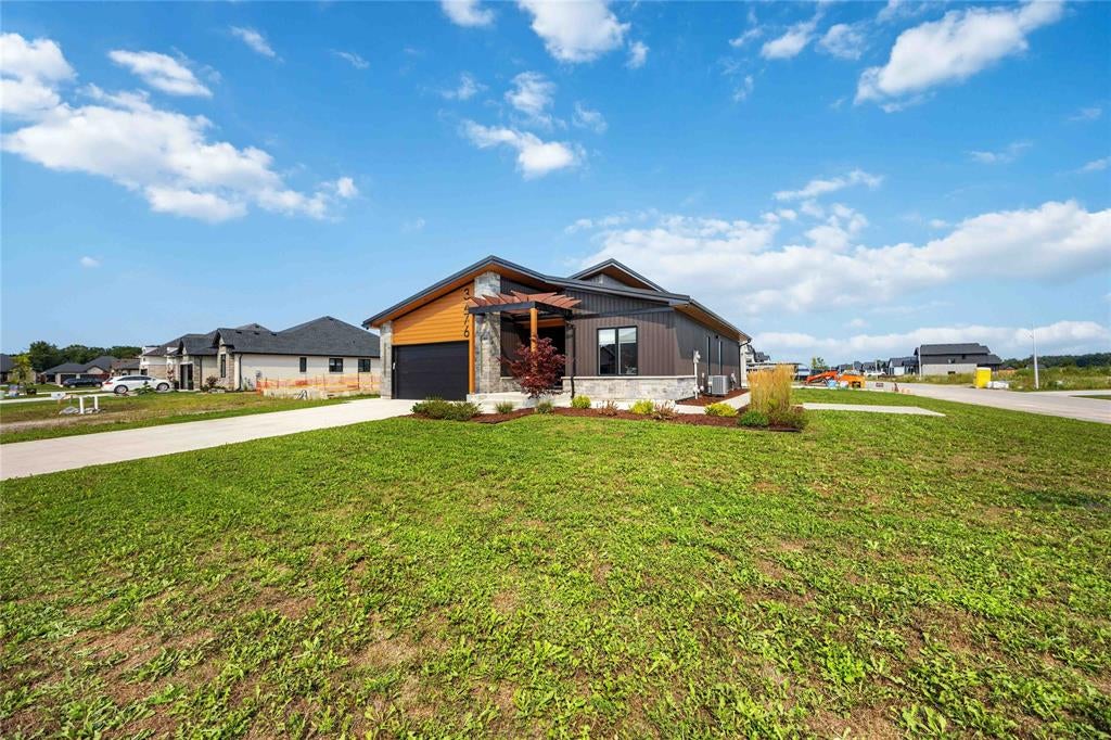 3476 PAUL Crescent