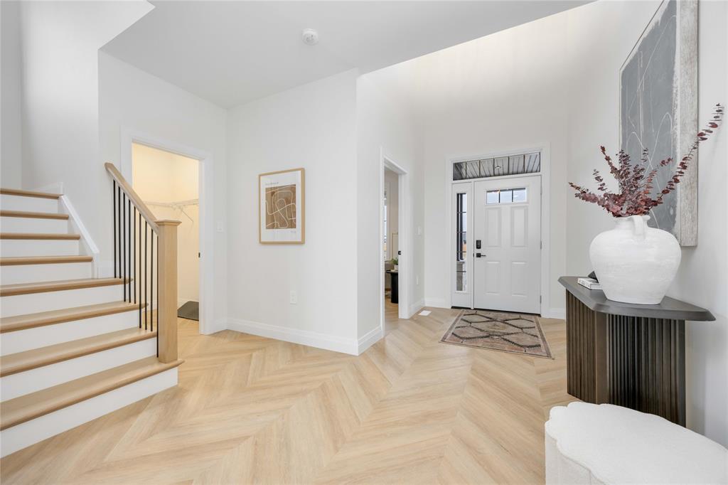 3527 PAUL Crescent