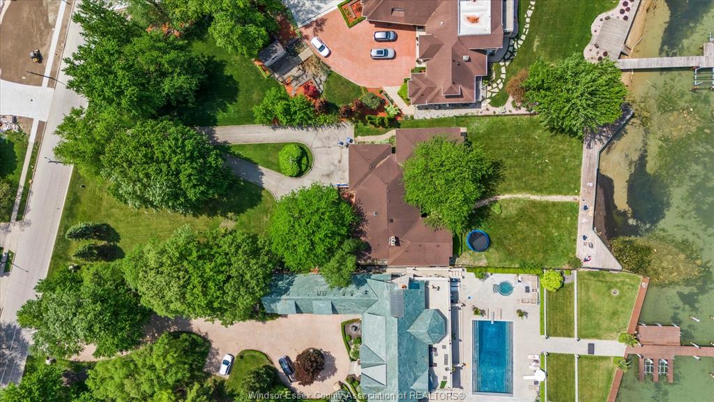 410 RUSSELL WOODS Road