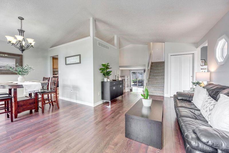382 ELLIS Drive
