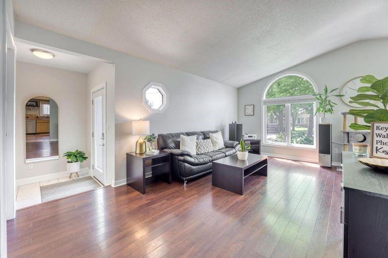 382 ELLIS Drive