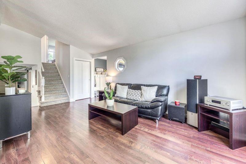 382 ELLIS Drive
