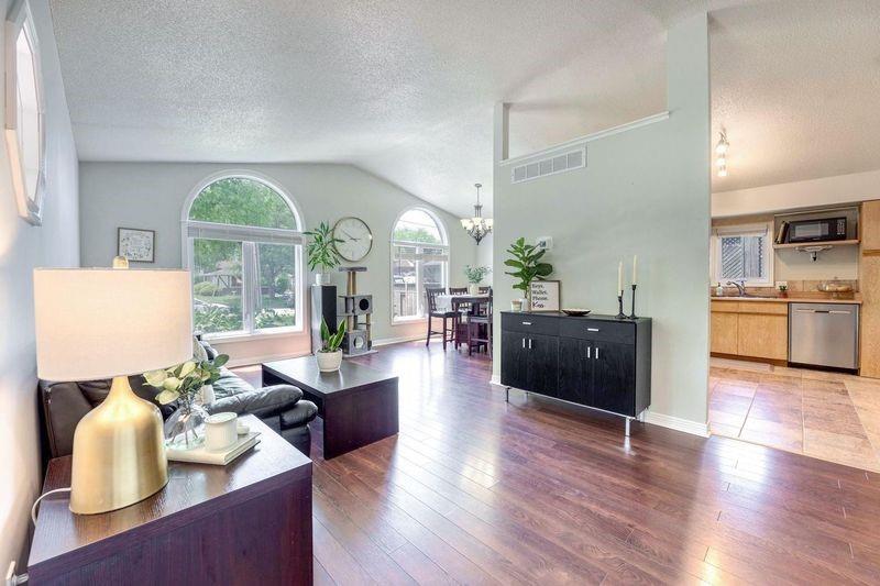 382 ELLIS Drive