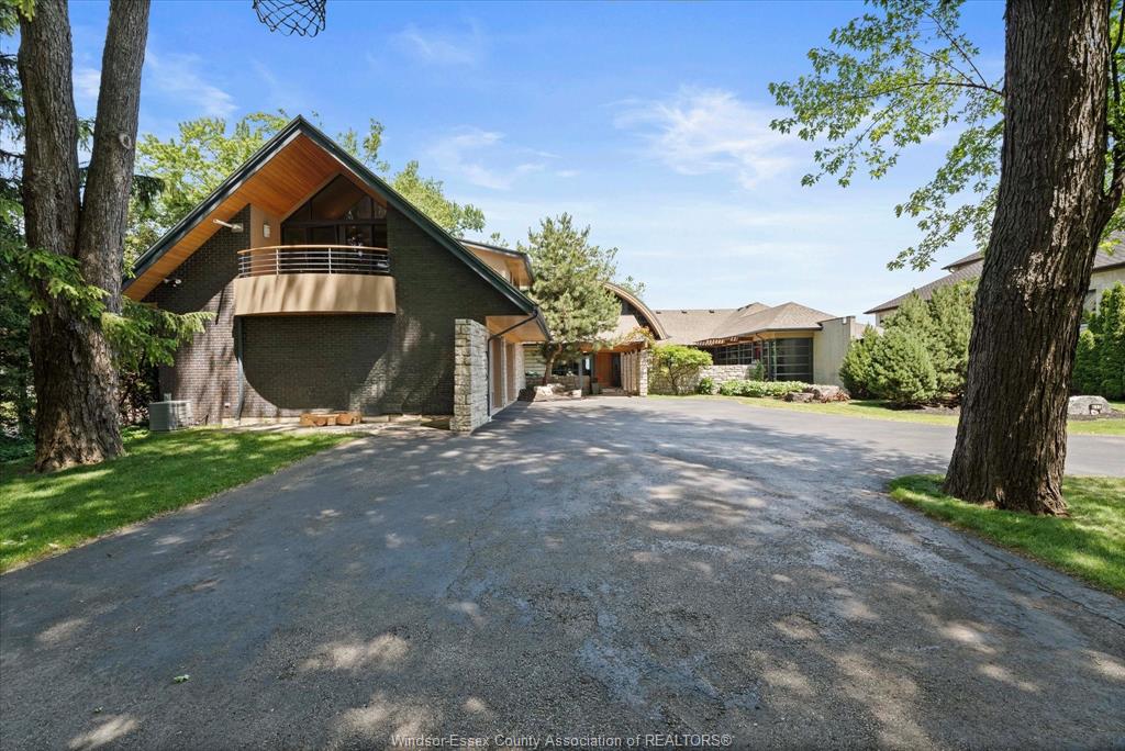 450 RUSSELL WOODS Road