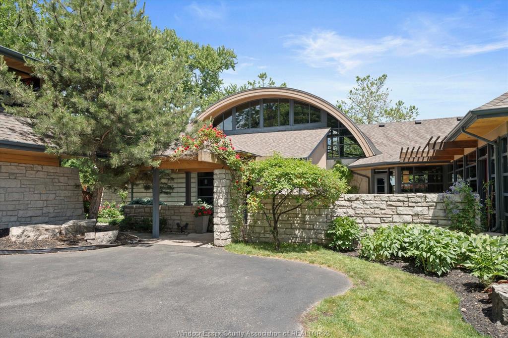 450 RUSSELL WOODS Road