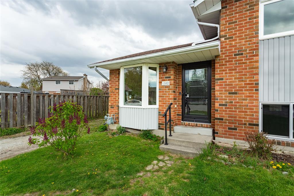 1582 KAREN Court
