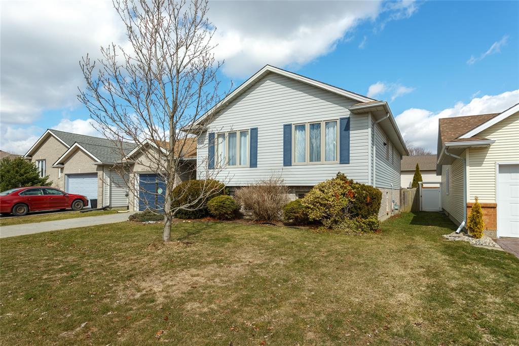 181 PADDOCK GREEN Circle