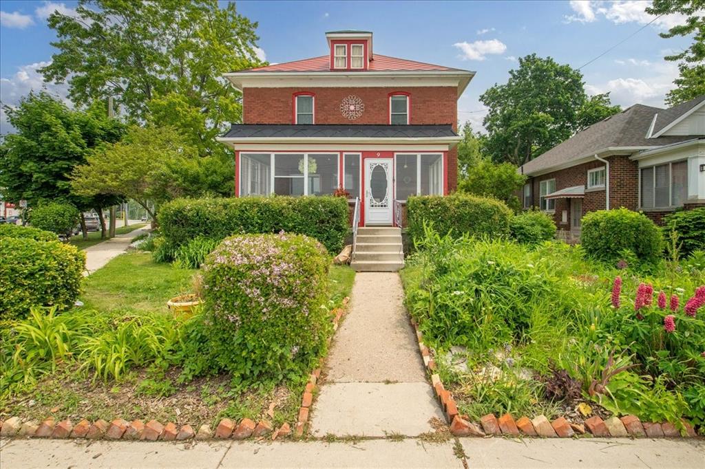 9 MAIN Street South