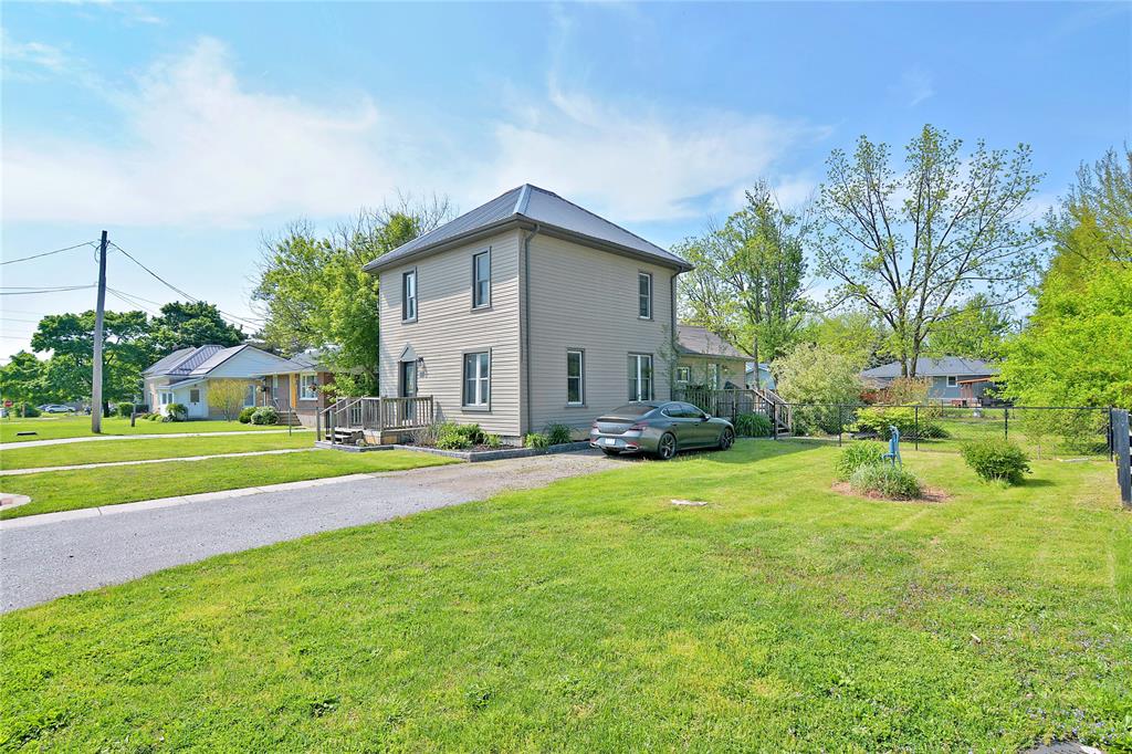471 SIMCOE Street