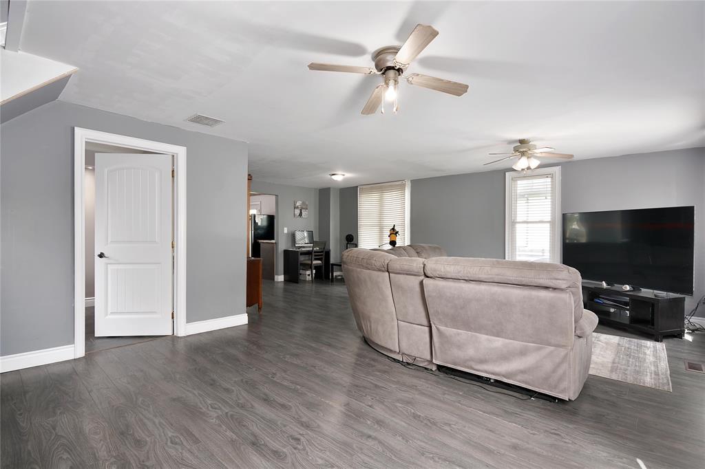 471 SIMCOE Street