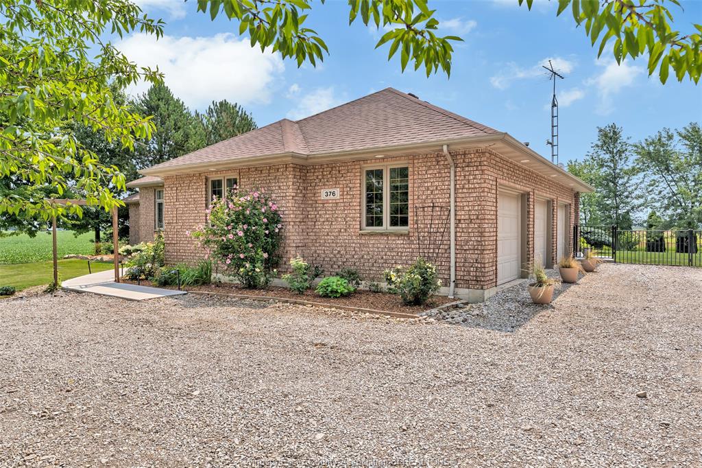 2207 SOUTH MIDDLE Road