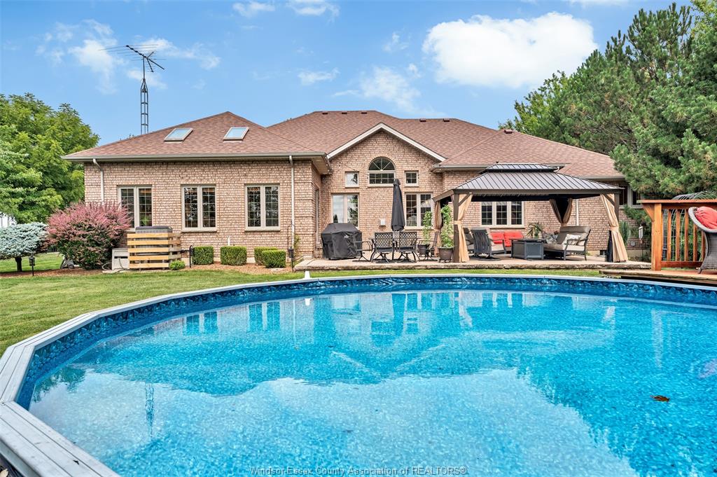 2207 SOUTH MIDDLE Road