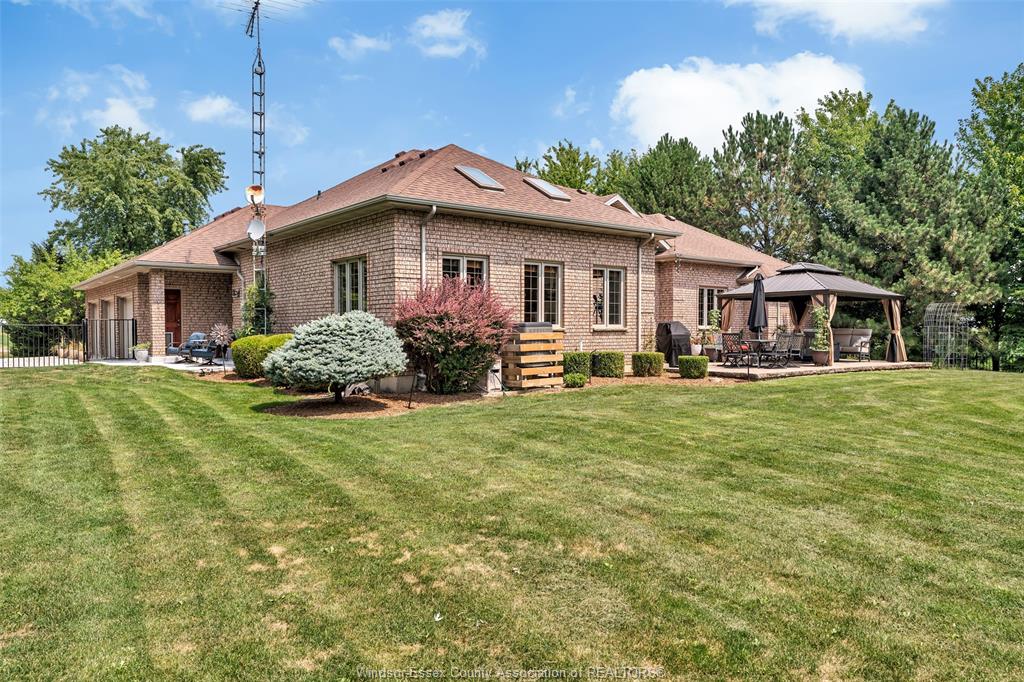 2207 SOUTH MIDDLE Road