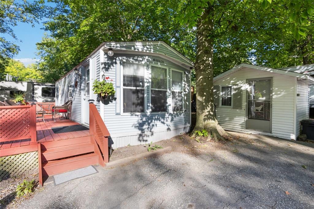 4895 Lakeshore Road 39