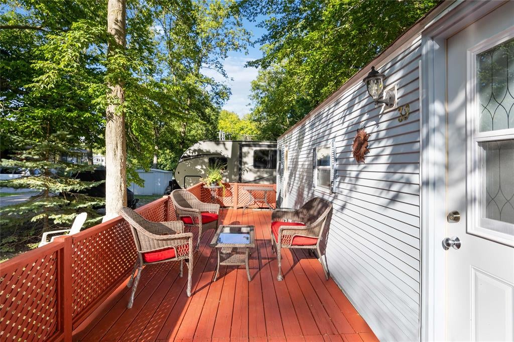 4895 Lakeshore Road 39