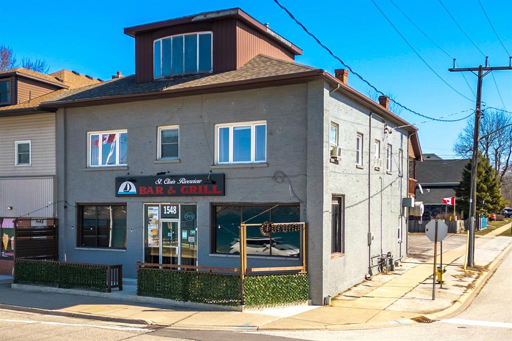 1548 ST. CLAIR Parkway
