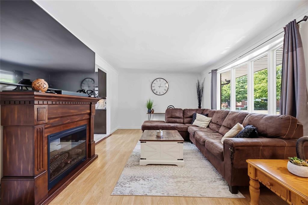 315 Brentwood Crescent