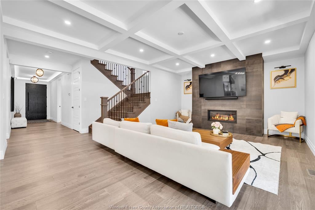 256 XAVIER Circle