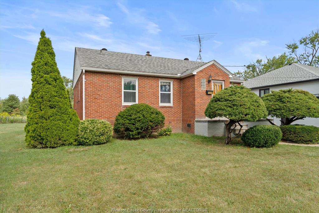 1226 SURREY Drive