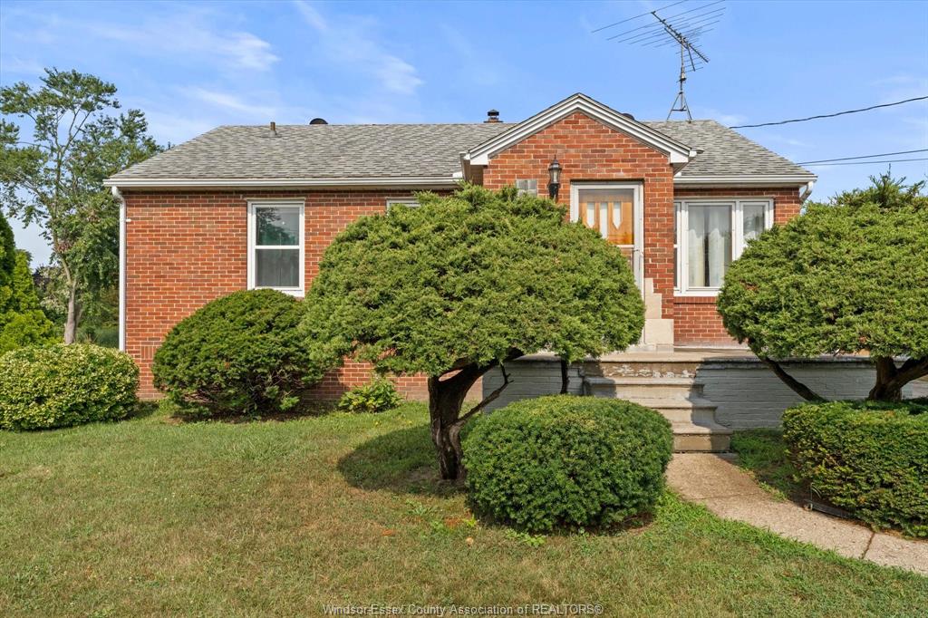 1226 SURREY Drive