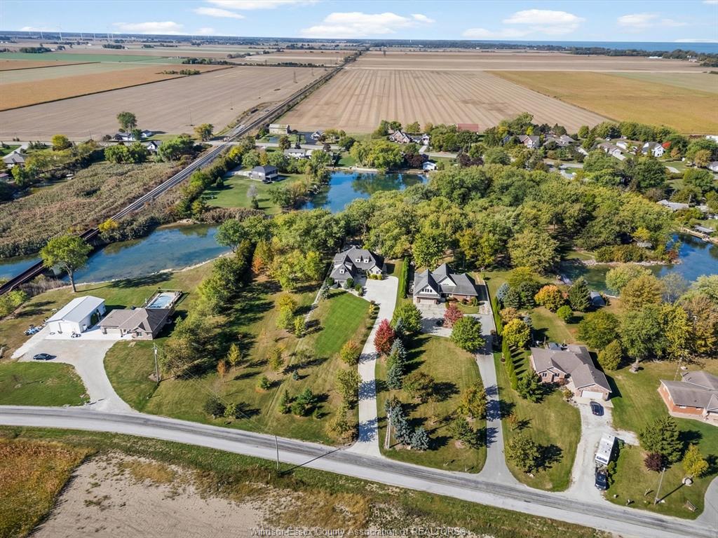 427 EAST RUSCOM RIVER