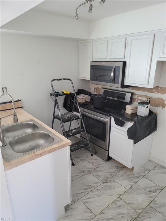 557 Barberton DR