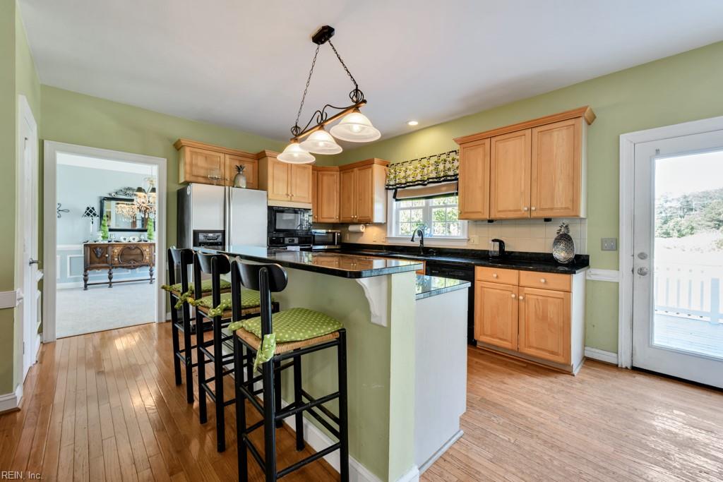 1332 Club House DR