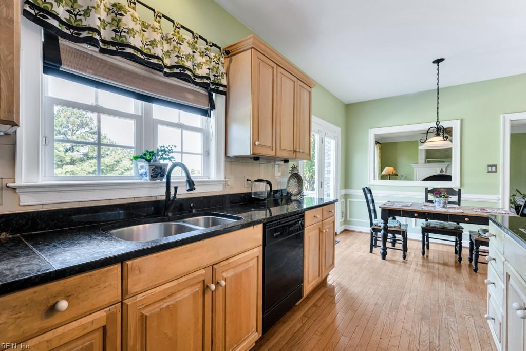 1332 Club House DR