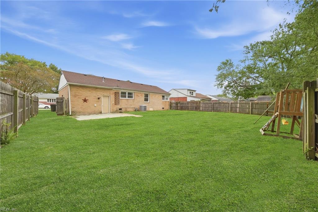 10 Eastlawn DR