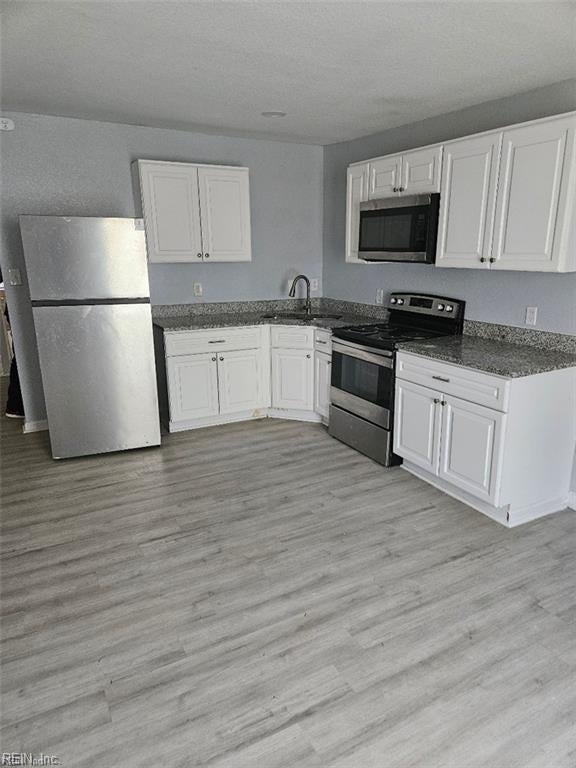 1601 Elm AVE