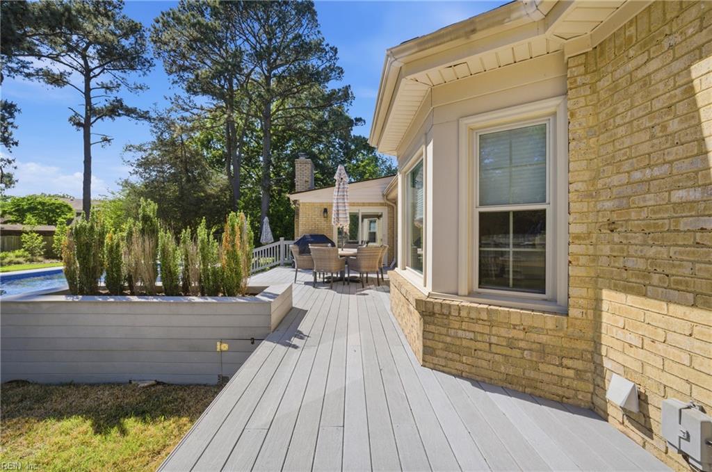 1605 Bay Point DR