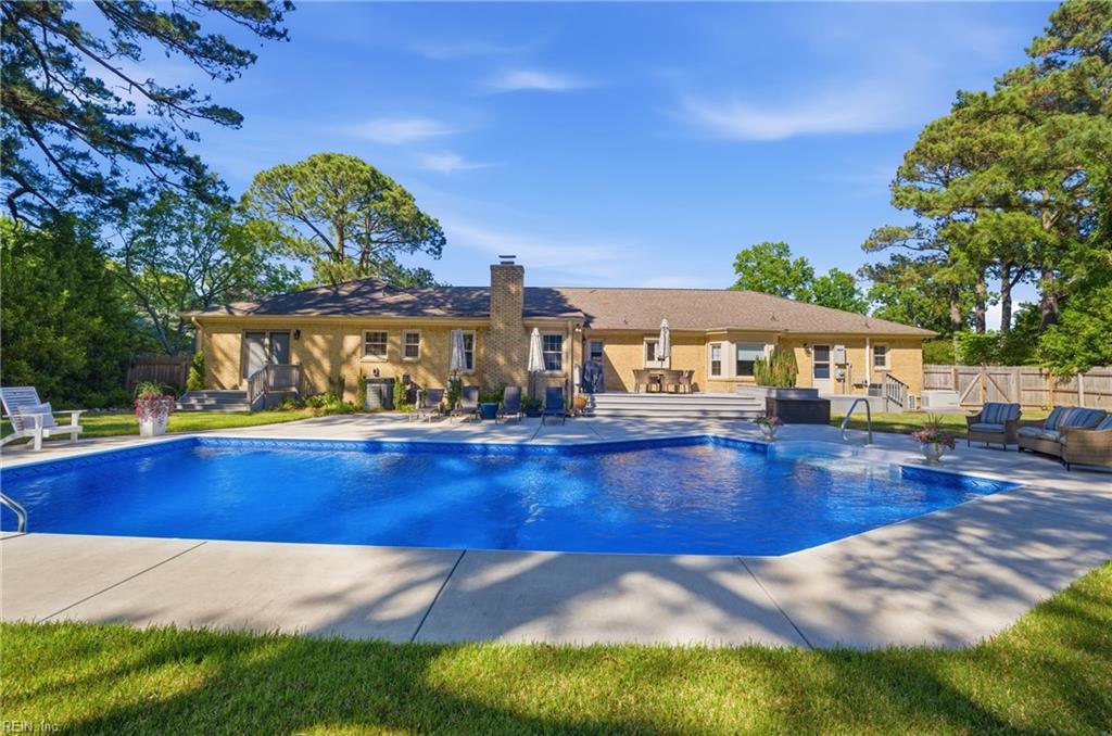 1605 Bay Point DR