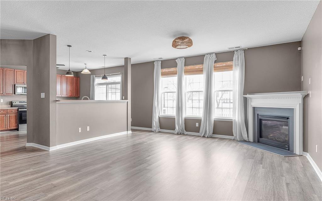 1023 Silver Charm CIR