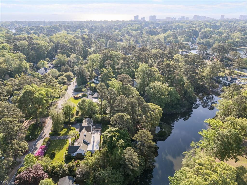 1005 Bay Colony DR