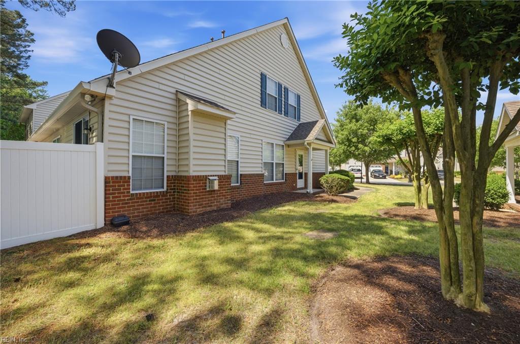 906 Hunley DR
