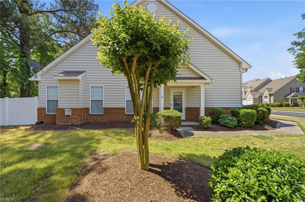 906 Hunley DR