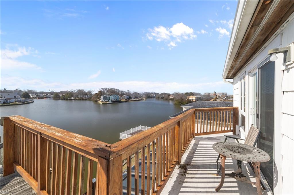 205 Lake DR