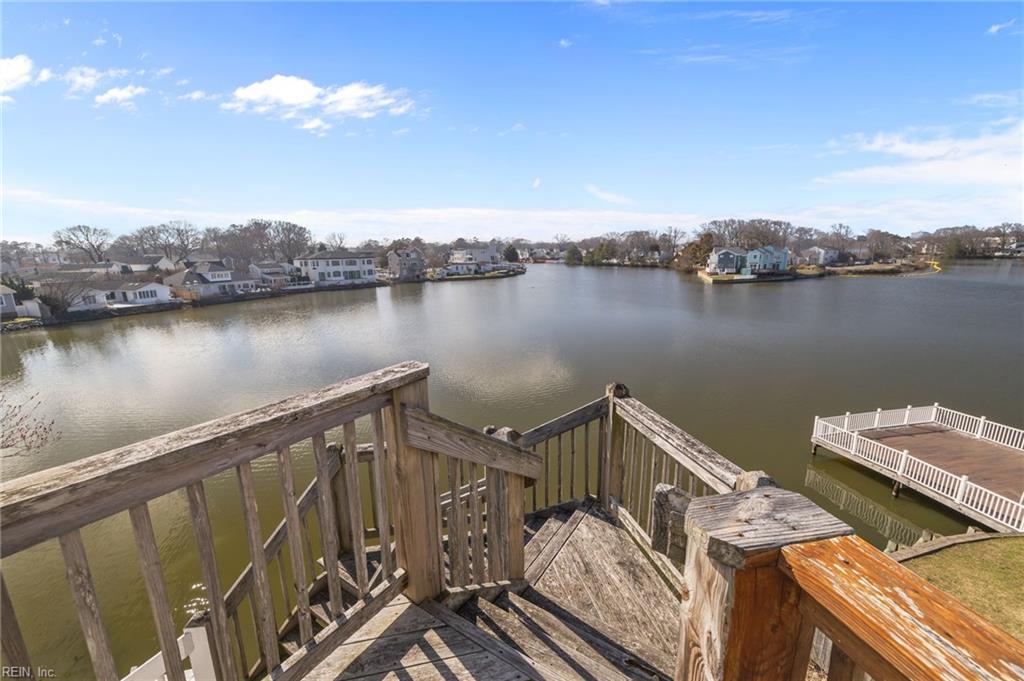 205 Lake DR