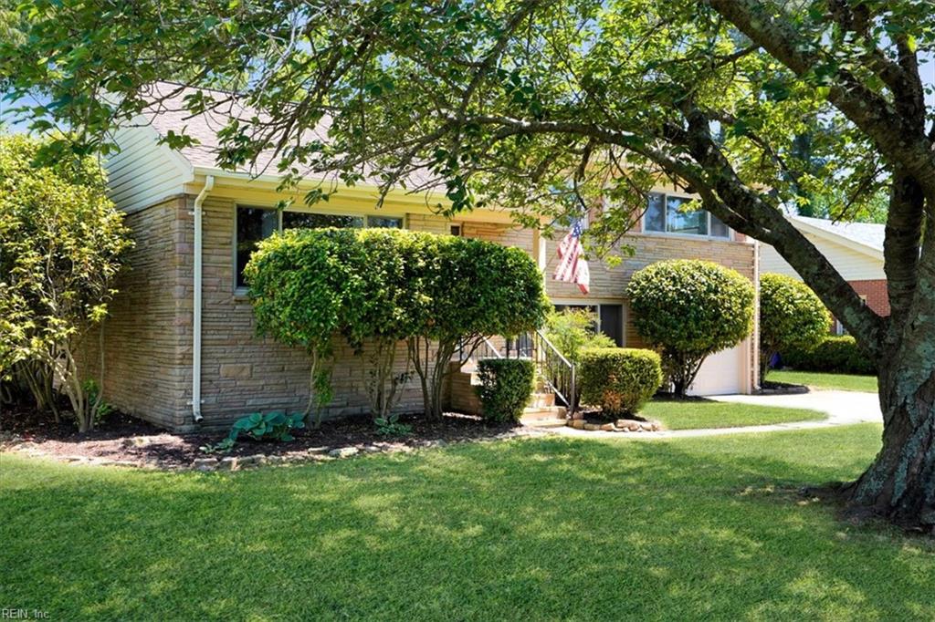 244 E McGinnis Cir