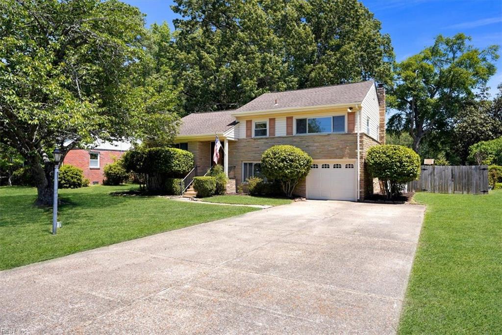 244 E McGinnis Cir