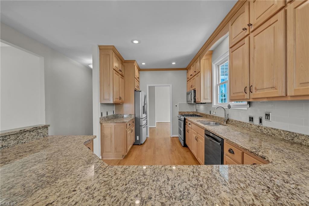 247 Hunts Neck RD
