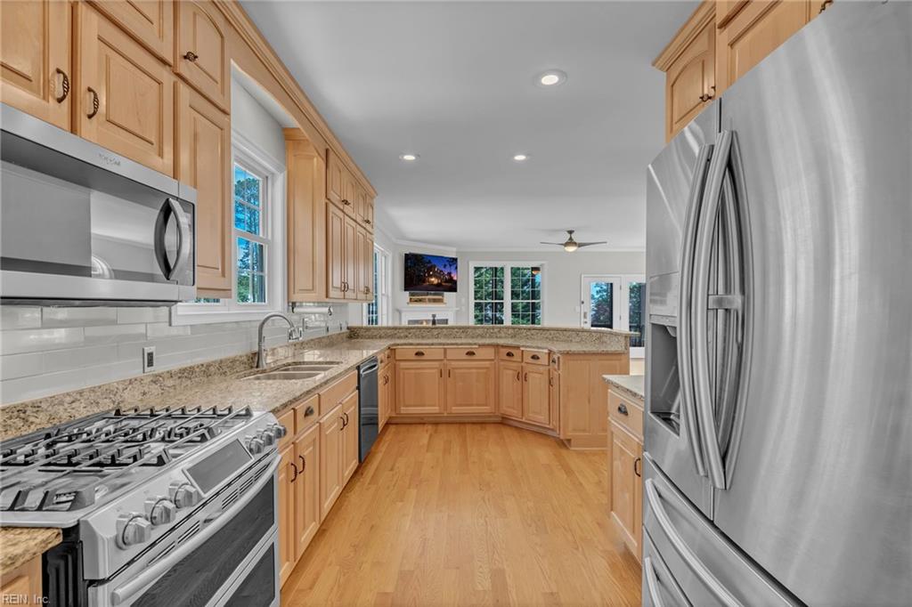 247 Hunts Neck RD