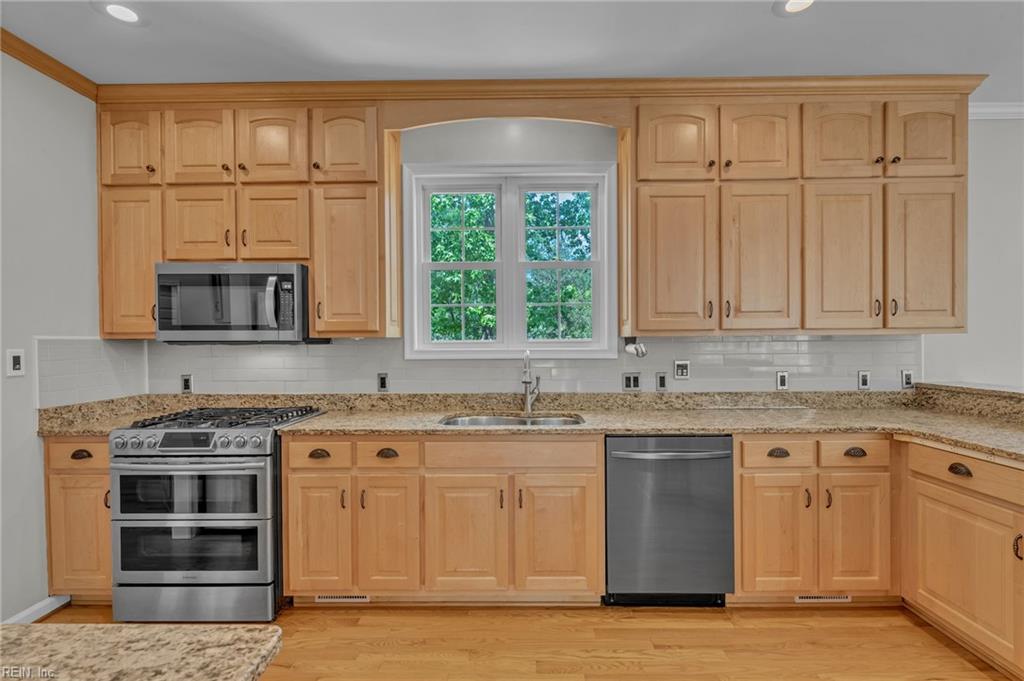 247 Hunts Neck RD