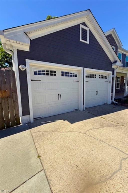 806 Duncombe LN